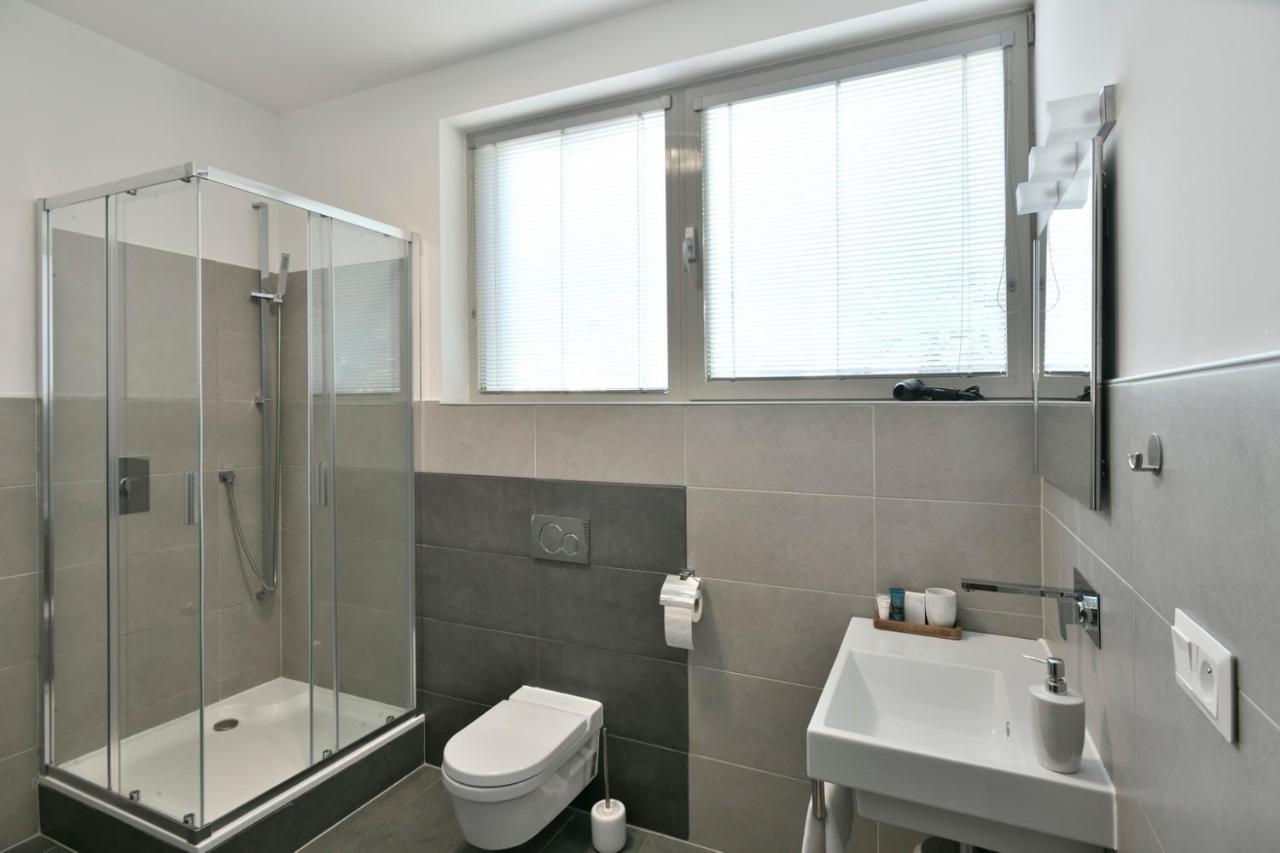 River View Apartments Hotel Bratislava Buitenkant foto