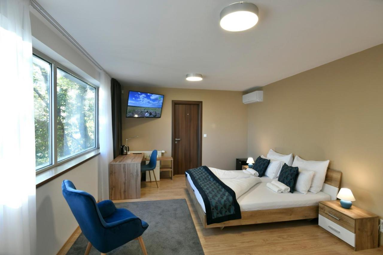 River View Apartments Hotel Bratislava Buitenkant foto