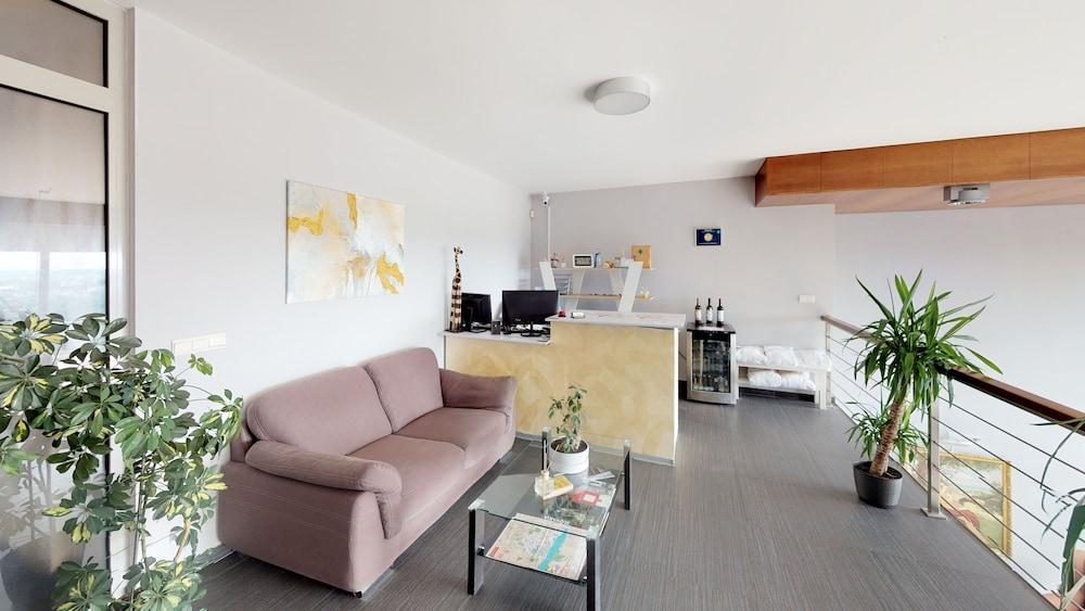 River View Apartments Hotel Bratislava Buitenkant foto