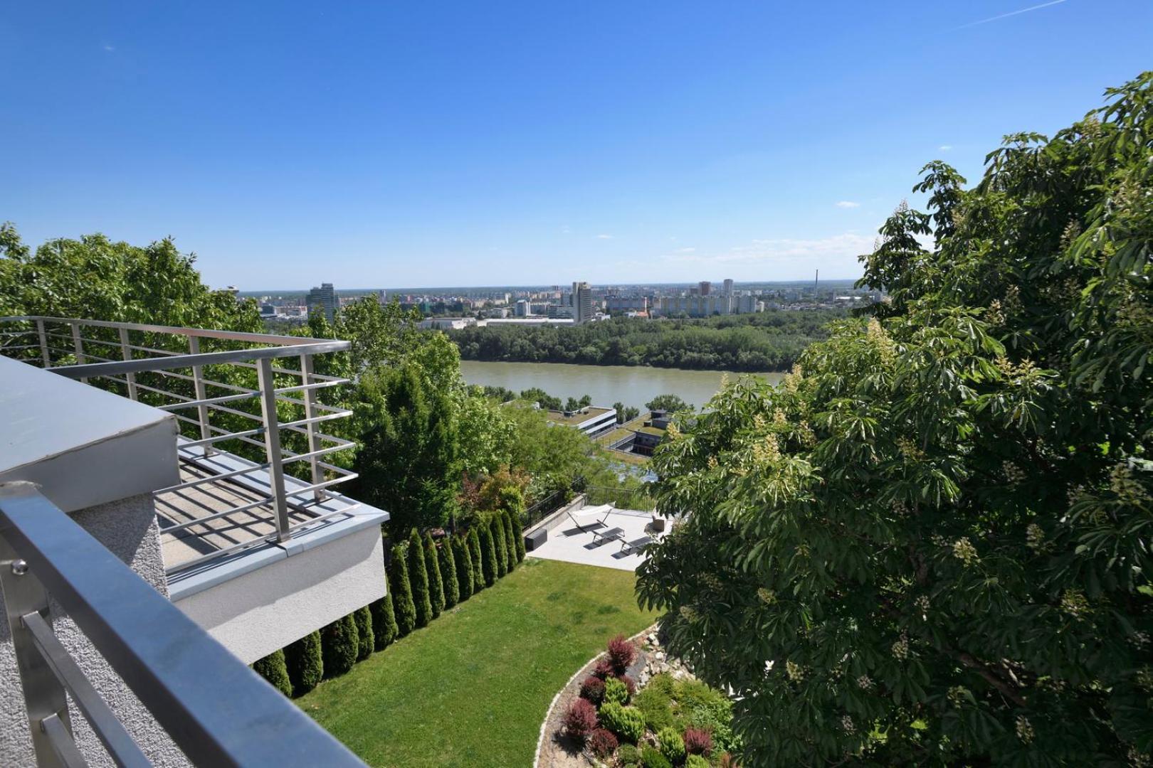 River View Apartments Hotel Bratislava Buitenkant foto